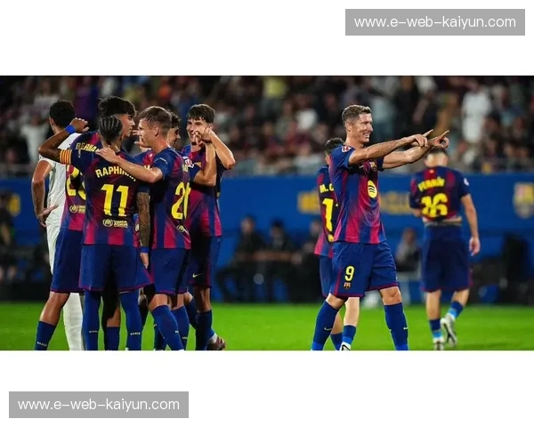 伯纳乌的倒戈礼赞：为什么这段小罗巴萨vs皇马录像，是足球史上永不过期的神迹？